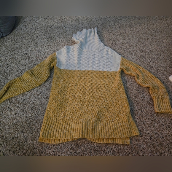 Universal Thread Womens Sweater Size XS Gold And White Mock Turtleneck Pullover - Picture 1 of 4